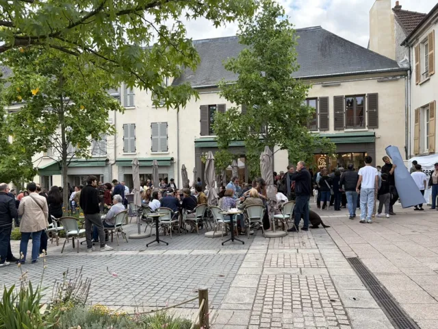 Inauguration de la brasserie par le maire de Palaiseau