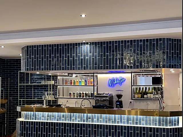 Bar